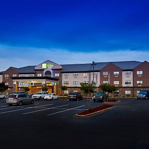 Holiday Inn Express & Suites Birmingham South - Pelham, An Ihg Hotel